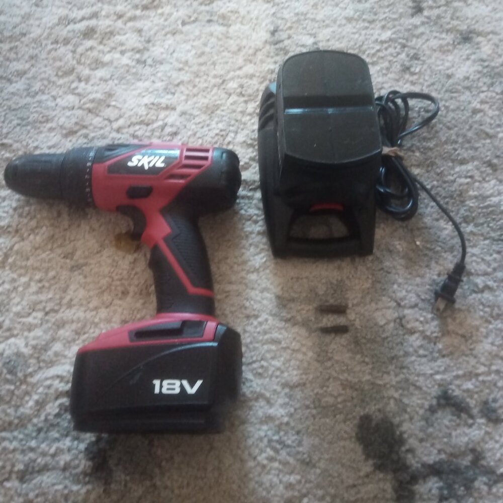 Skil drill with charger 2 batteries and bits